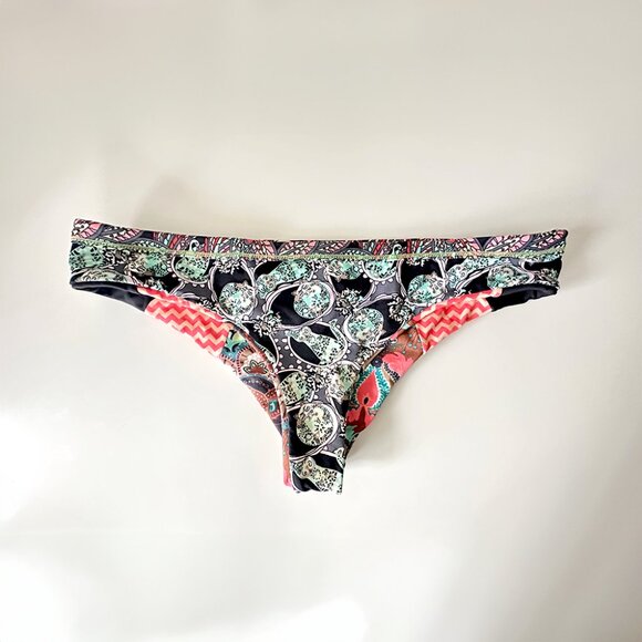 NWOT Maaji Reversible Print Bikini Bottoms - Fits Like a Medium - Picture 6 of 7